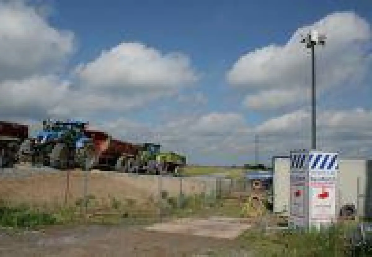 Im abgelegenen Deichgebiet schützt BauWatch die Baustelleneinrichtung vor möglichen Diebstahldelikten. (Foto: MAIBACH, Velen)