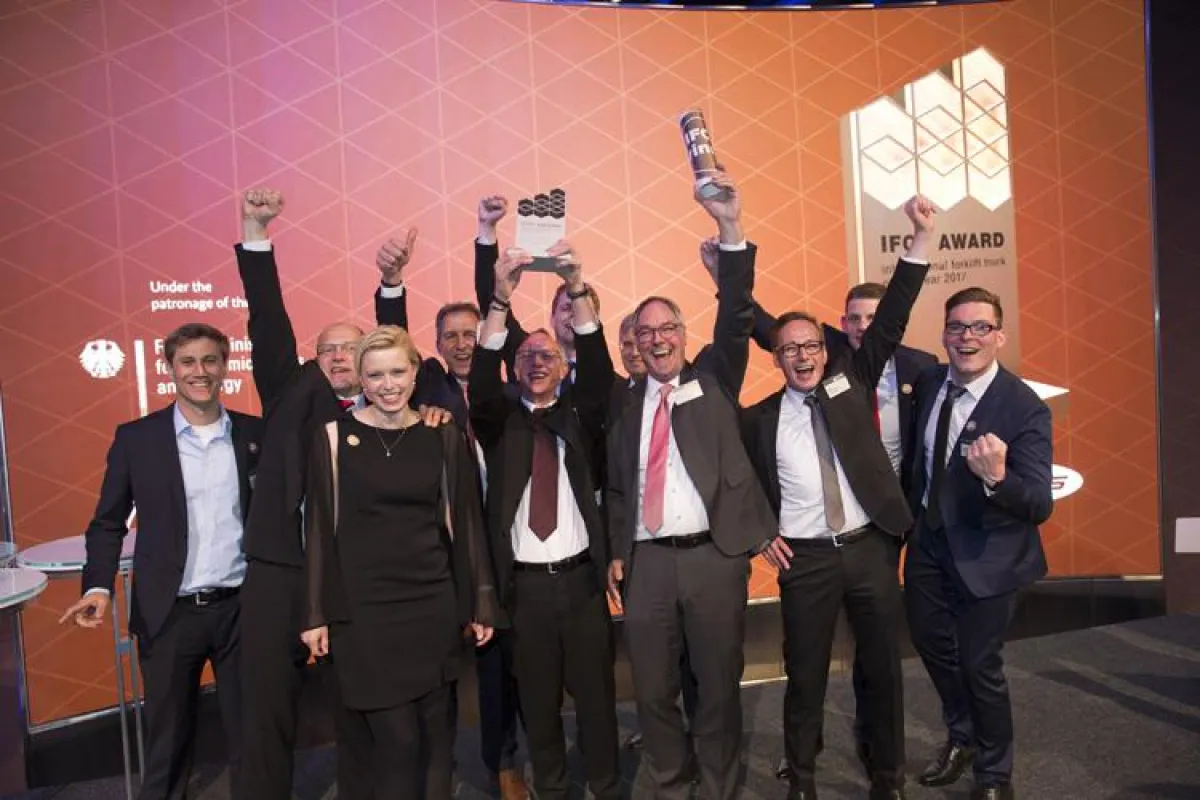 Jubelstimmung beim gesamten TORWEGGE-Team nach dem Gewinn des IFOY-Awards. (Foto: wuermser)