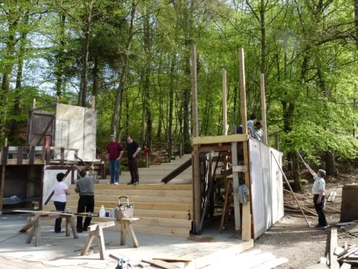 Bühnenbau auf der Waldbühne in Sigmaringendorf