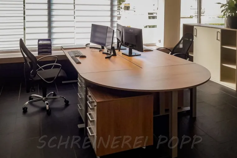 Schreinerei Popp setzt Maßstäbe mit ergonomischen Büromöbeln und individuellem Ladenbau Bild: Schreinerei Popp setzt Maßstäbe mit ergonomischen Büromöbeln und individuellem Ladenbau