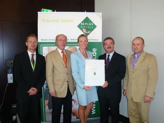 Qualität des Gütesiegels 50plus Hotels nun offiziell durch RAL Institut bestätigt Bild: Qualität des Gütesiegels 50plus Hotels nun offiziell durch RAL Institut bestätigt