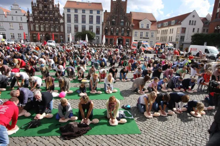 Bild: Mehr als 1.000 „Lebensretter“ auf dem Greifswalder Marktplatz erwartet (23. September)