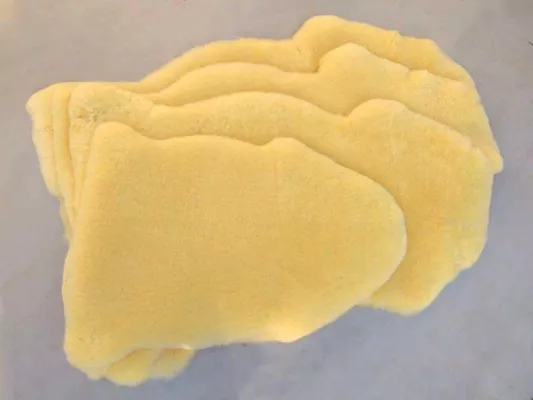 Bild: Lammfell für's Baby: als Wickelunterlage, Bett- oder Kinderwageneinlage