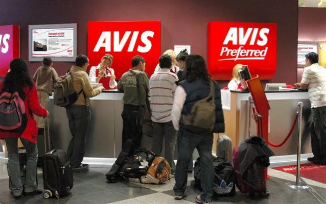 Bild: Avis Autovermietung erweitert Stations-TV mit iPOS24 in Europa