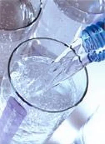 Mineralwasser macht graue Zellen fit Bild: Mineralwasser macht graue Zellen fit