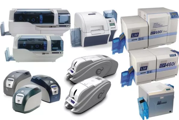 Bild: Kartendrucker, Plastikkarten, Plastikkartenzubehör und ein neues Kiosk-System von Maxicard