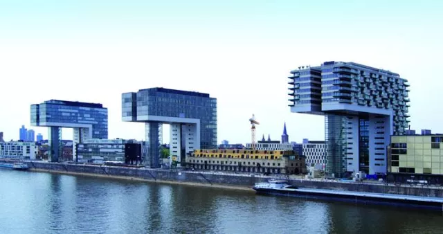 Bild: Rauchschürzenanlage für Vorzeige-Hochhaus in Köln
