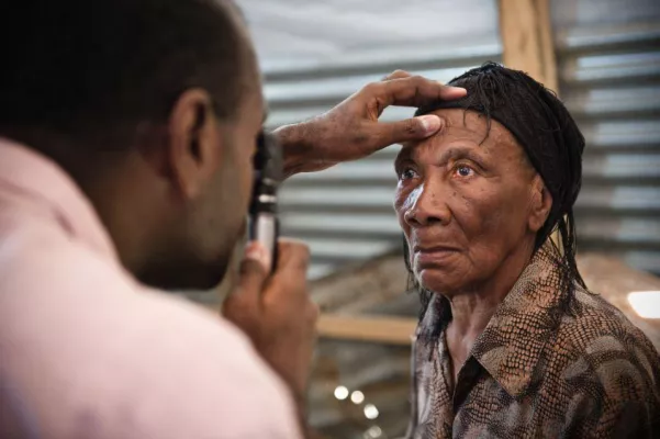 Gesundheitssysteme in Entwicklungsländern diskriminieren alte Menschen Bild: Gesundheitssysteme in Entwicklungsländern diskriminieren alte Menschen