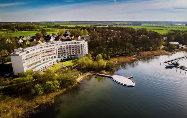 Bild: Privathotels Dr. Lohbeck: Eigene Insel für das Seehotel Fleesensee: Privater Badespaß und Events