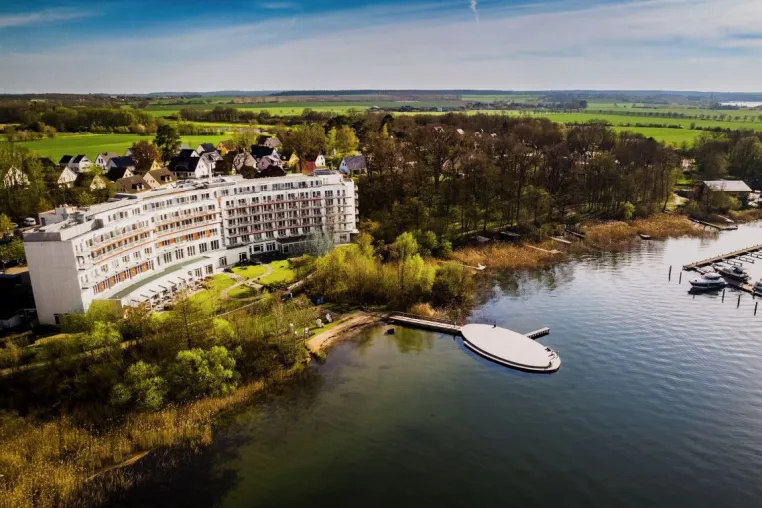Privathotels Dr. Lohbeck: Eigene Insel für das Seehotel Fleesensee: Privater Badespaß und Events Bild: Privathotels Dr. Lohbeck: Eigene Insel für das Seehotel Fleesensee: Privater Badespaß und Events