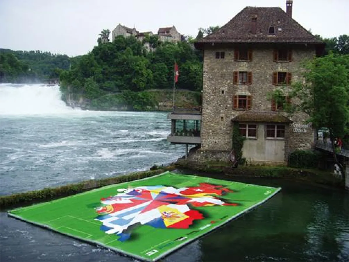 Großfomatdruck auf dem Rheinfall