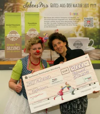 Spende statt Geschenke: Kräuter Mix übergibt 3000 Euro an die Klinikclowns Bild: Spende statt Geschenke: Kräuter Mix übergibt 3000 Euro an die Klinikclowns