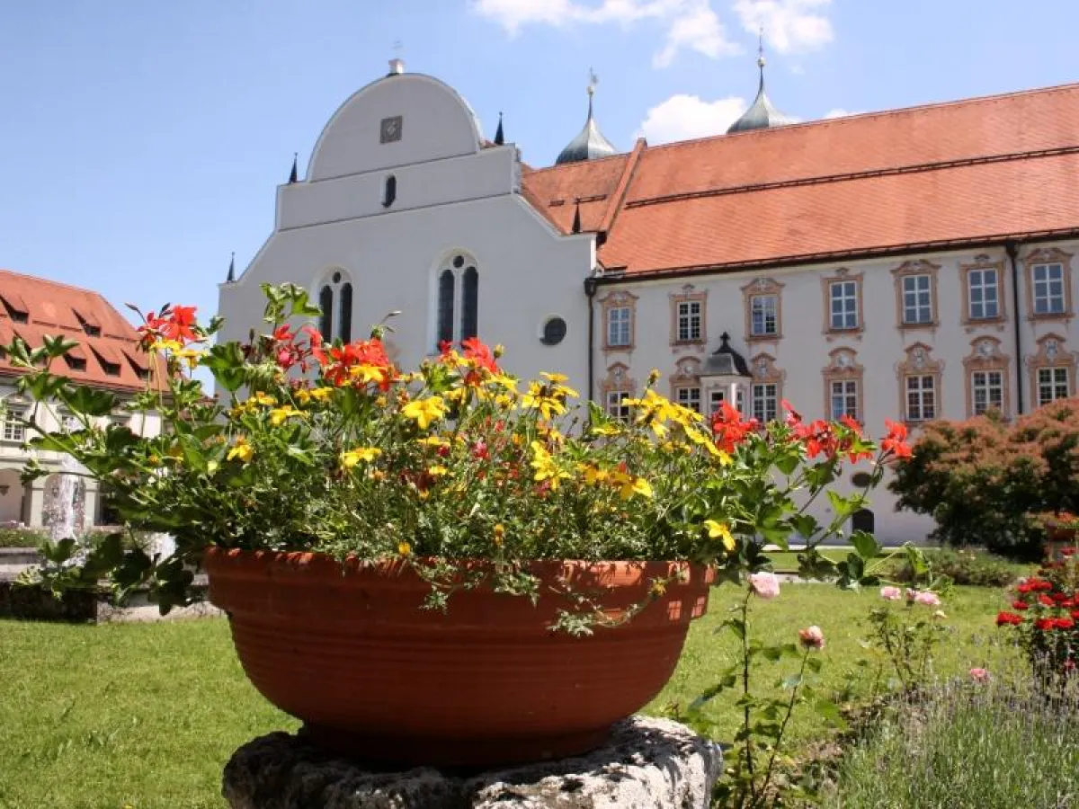 Die Ehemaligen der verschiedenen Jugend- und Bildungseinrichtungen sind am 28. Mai 2011 eingeladen.