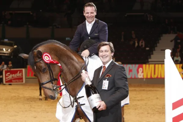 Bild: Vollblütig reiten die Newcomer den Oldies in Wien davon - CSI4* - Fest der Pferde Wien 2007