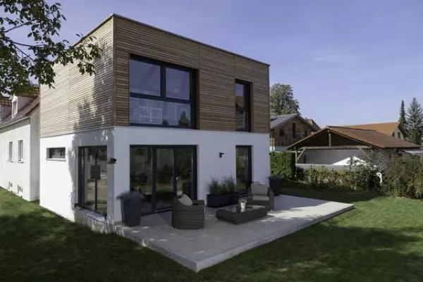 Bild: Sichere Verlegung von Keramikfliesen auf Balkonen und Terrassen