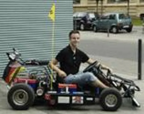 Studierende der Hochschule Karlsruhe – Technik und Wirtschaft stellen selbst konstruiertes Elektro-Kart vor Bild: Studierende der Hochschule Karlsruhe – Technik und Wirtschaft stellen selbst konstruiertes Elektro-Kart vor