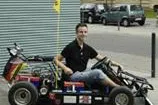 Bild: Studierende der Hochschule Karlsruhe – Technik und Wirtschaft stellen selbst konstruiertes Elektro-Kart vor
