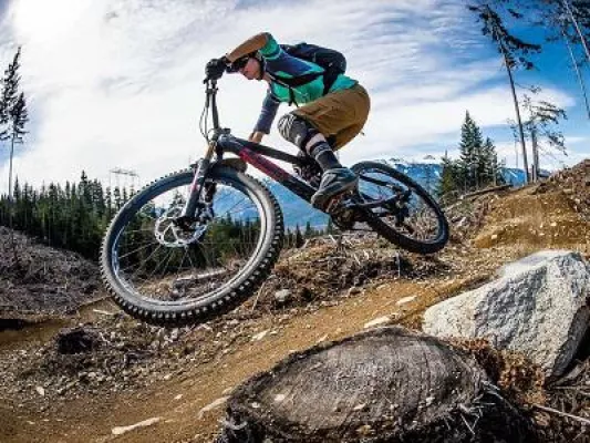 Bild: Dakine Shop läutet mit neuer Bike Kollektion die Radsaison ein