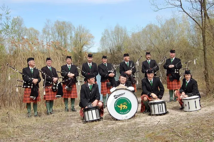 Bild: Pipe Band tritt in Samedan auf