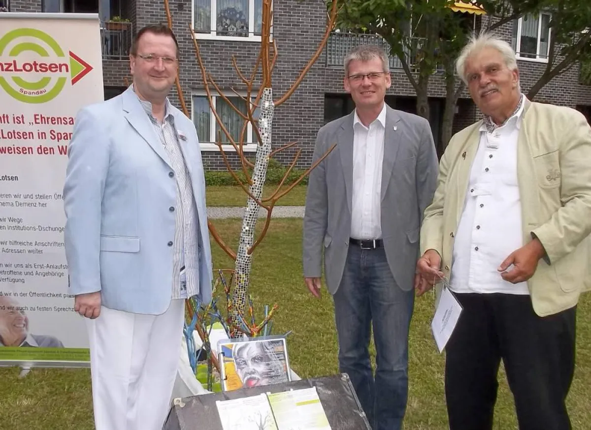 Einweihung vom Baum der Erinnerung in der Pro Seniore Residenz Wasserstadt