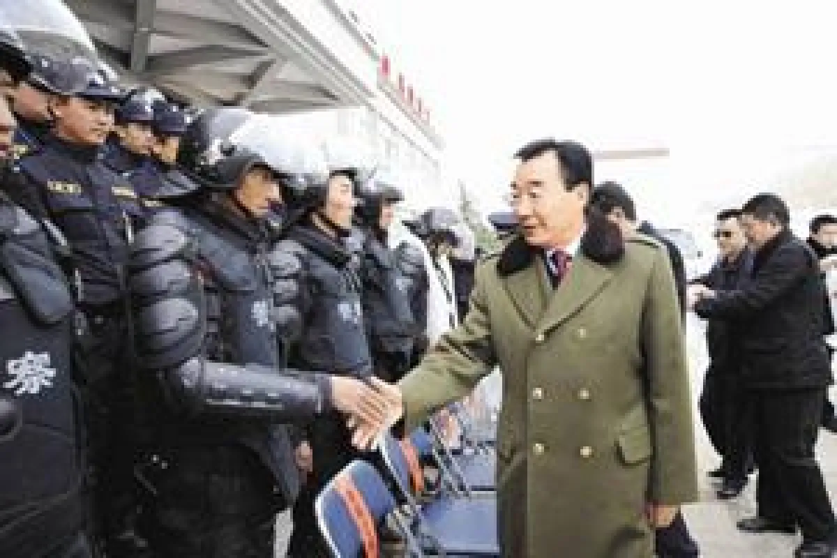 Zhang Qingli inspiziert paramilitärische Milizen im März 2009, Archivbild TCHRD