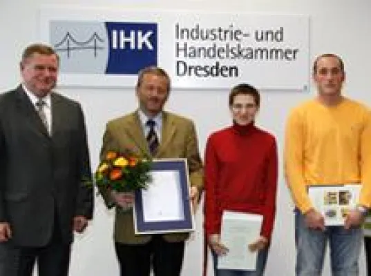 Bild: Berufsbildungswerk Sachsen von der IHK Dresden als hervorragender Ausbildungsbetrieb 2008 ausgezeichnet