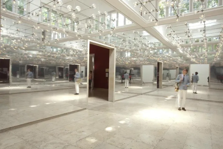 Bild: Architektur-Biennale in Venedig: Spiegelsaal im deutschen Pavillon aus Eternit