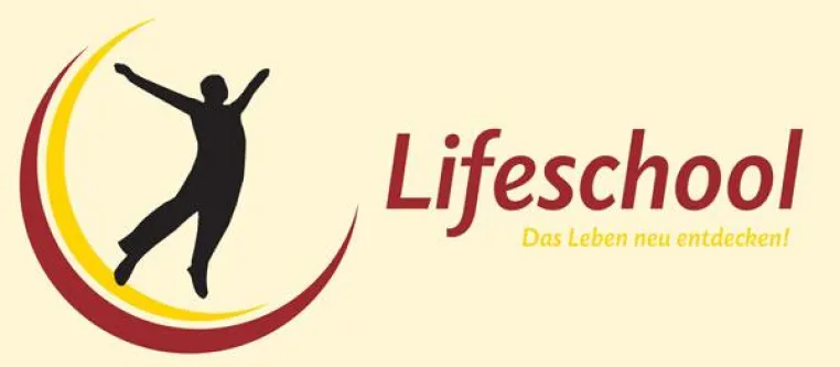 Bild: Mehr als 200 Gäste bei Eröffnung der Lifeschool