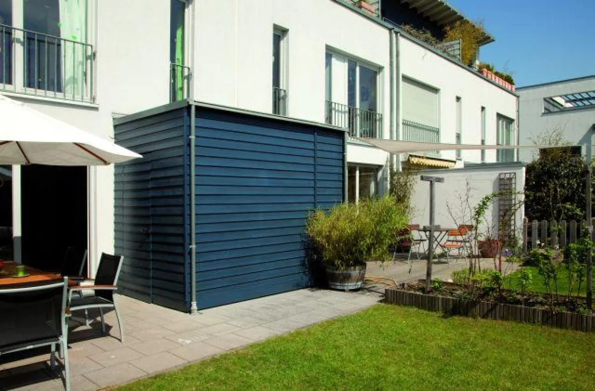 Nach der Lasur erstrahlt das gerätehaus in neuem Glanz. Foto: Akzo Nobel Deco GmbH/Sikkens