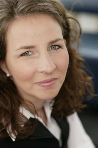 Bild: Dirk Wiedenmann übergibt deutsche Geschäfte von Initiative an Marianne Dölz
