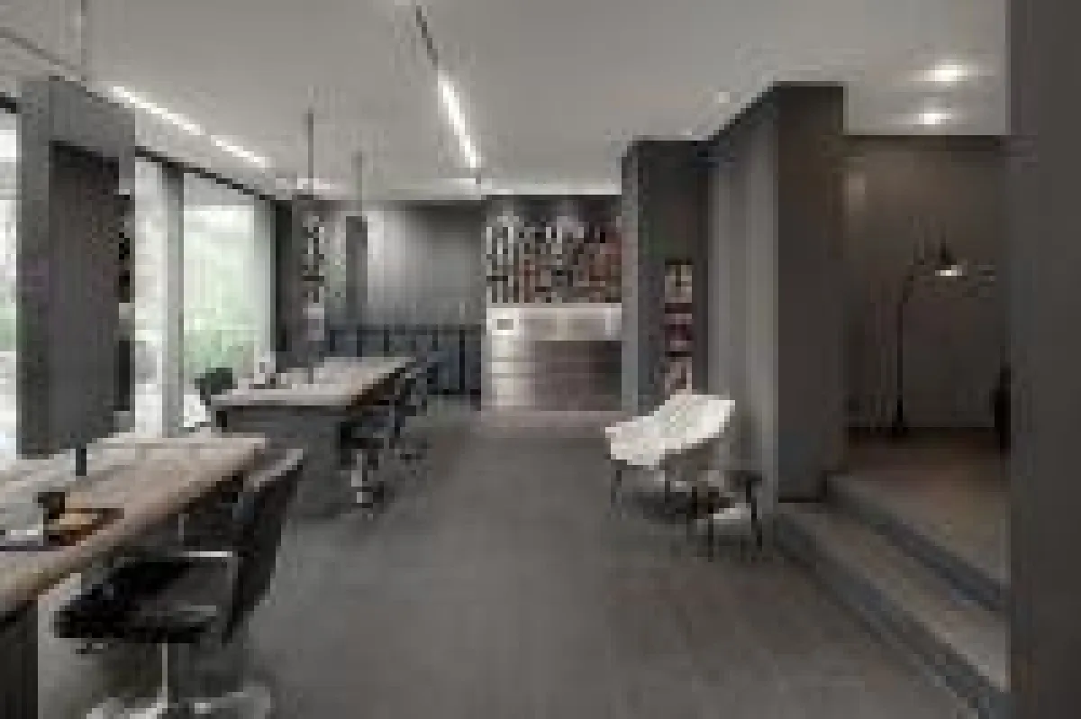 Caparol: Schwarz kann einem Raum Tiefe geben und Möbel und Accessoires besonders zur Geltung zu bringen © Caparol/blitzwerk.de