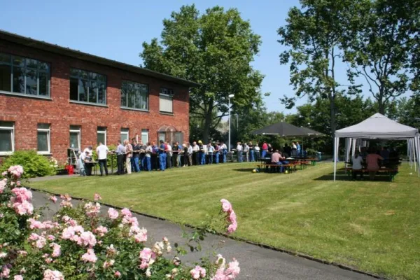 Bild: Erste L & D-Grillaktion bei der Orion Engineered Carbons GmbH ergänzte regionale Aktionswoche