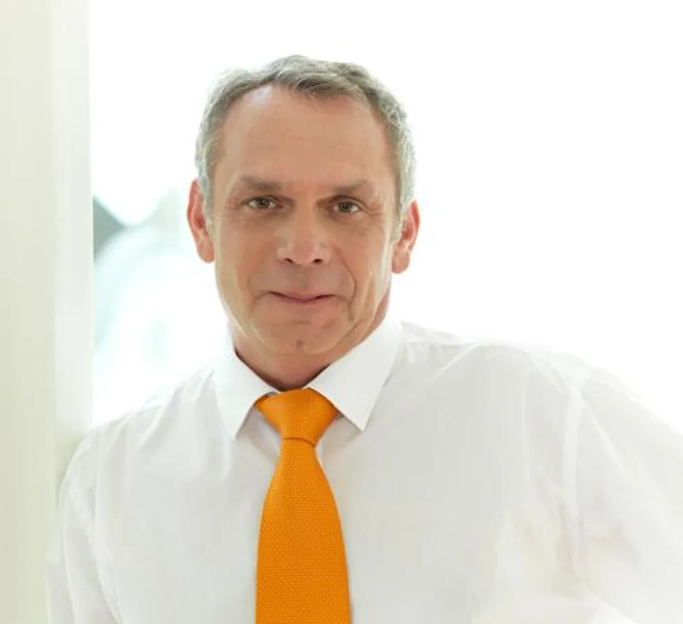 Norbert Bohle, Steuerkanzlei Bohle, spendet 500 € aus Geburtstagskarten-Aktion zum 20jährigen.