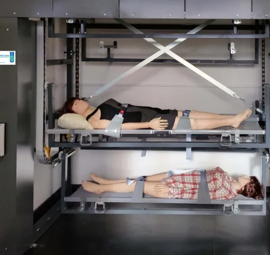 Bild: Paternoster als praktischer Helfer in der Hebammenausbildung