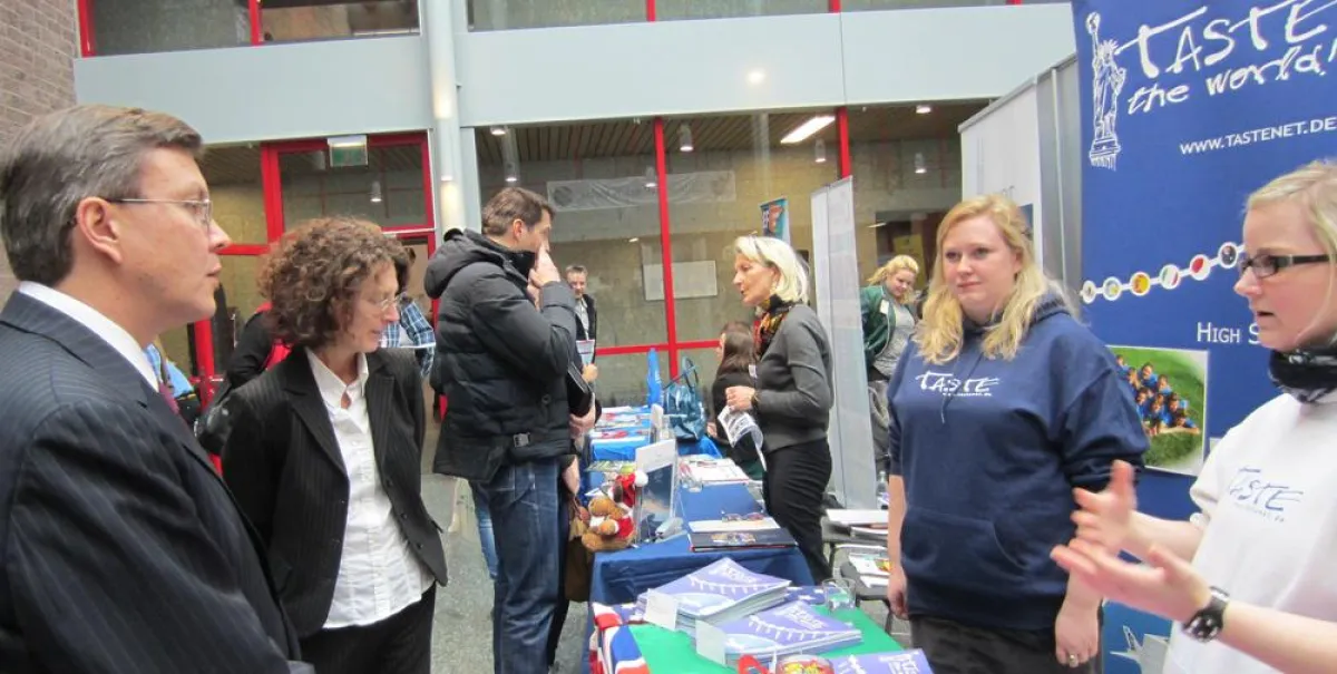 US-Generalkonsul Hubler auf der SchülerAustausch Messe (Foto: Dt. Stiftung Völkerverständigung)