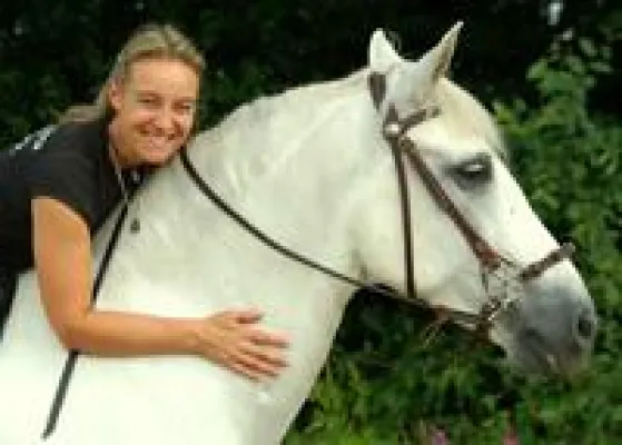 Bild: Deutsche Reiterliche Vereinigung e.V. prüft gebisslosen LG-Zaum auf Zulassung