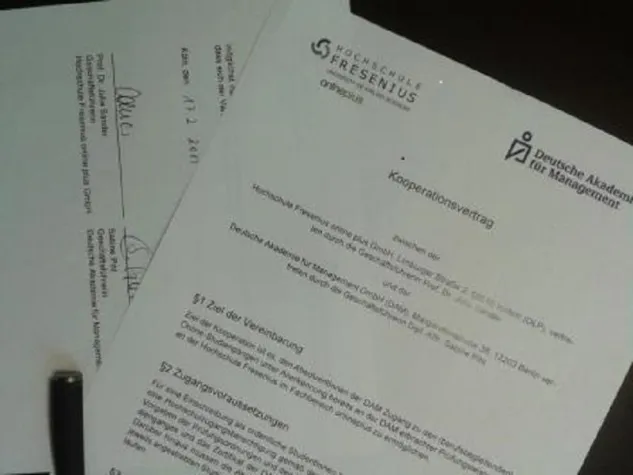 Bild: Partnerschaft der DAM mit dem Fachbereich onlineplus der Hochschule Fresenius