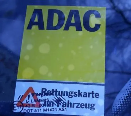 Bild: Unfall mit dem Elektroauto: Rettungskarte weist Helfern den Weg