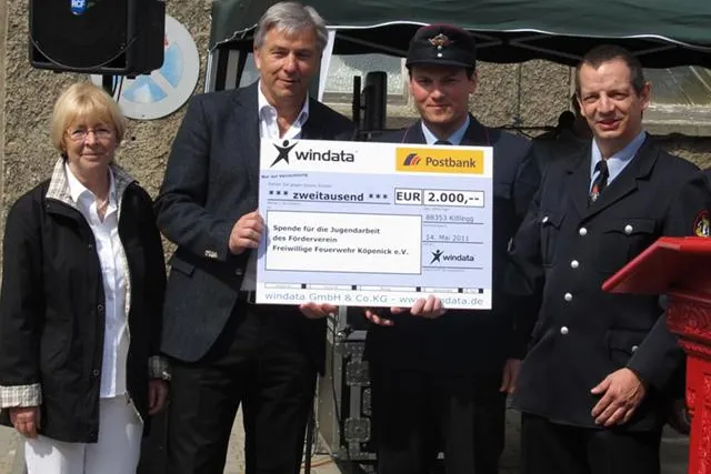 windata GmbH & Co.KG unterstützt die Jugendarbeit der freiwilligen Feuerwehr Köpenick Bild: windata GmbH & Co.KG unterstützt die Jugendarbeit der freiwilligen Feuerwehr Köpenick