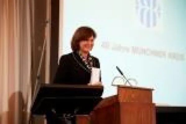 Bild: Jubiläums-Konferenz mit Staatsministerin Ilse Aigner bietet Orientierung in der digitalen Debatte