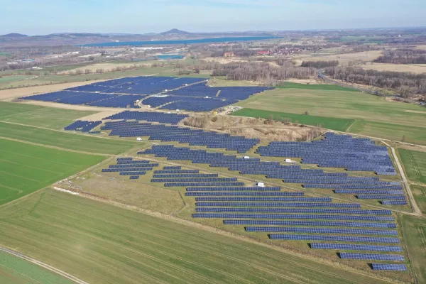 Bild: ADLER und ReneSola Power entwickeln gemeinsam Solarparks für mehr erneuerbare Energien
