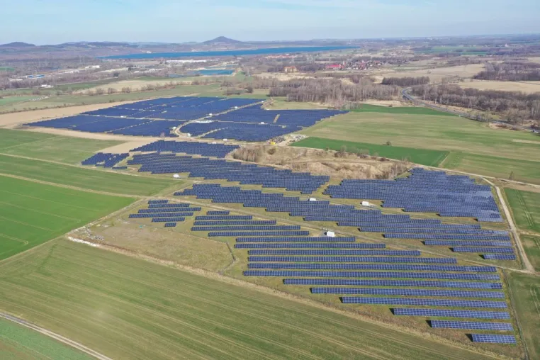 Bild: ADLER und ReneSola Power entwickeln gemeinsam Solarparks für mehr erneuerbare Energien