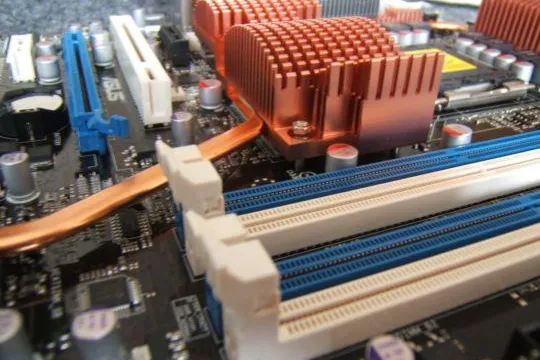 Tiroler setzen verstärkt auf Computerreparatur statt Neukauf - Wirtschaftskrise auch im Kleinen zu spüren Bild: Tiroler setzen verstärkt auf Computerreparatur statt Neukauf - Wirtschaftskrise auch im Kleinen zu spüren