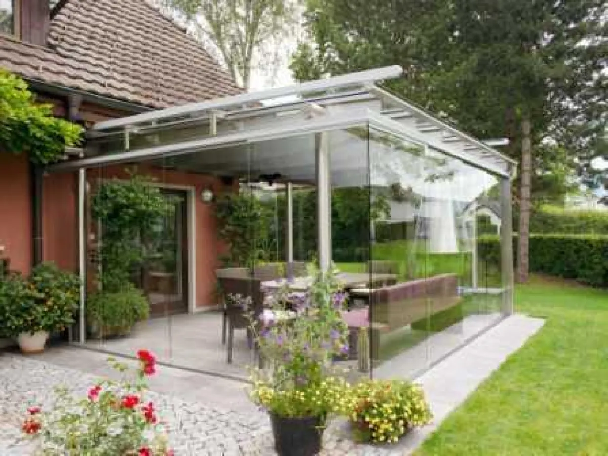 Kein Rahmenraster verstellt den Blick. Nur ein Klick, die Türen sind geöffnet und demGenuss in der freien Natur steht nichts mehr im Weg.