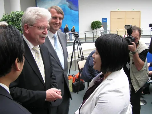 Bild: Austausch zur bayerisch-chinesischen Zusammenarbeit auf dem Kongress Cluster Offensive Bayern