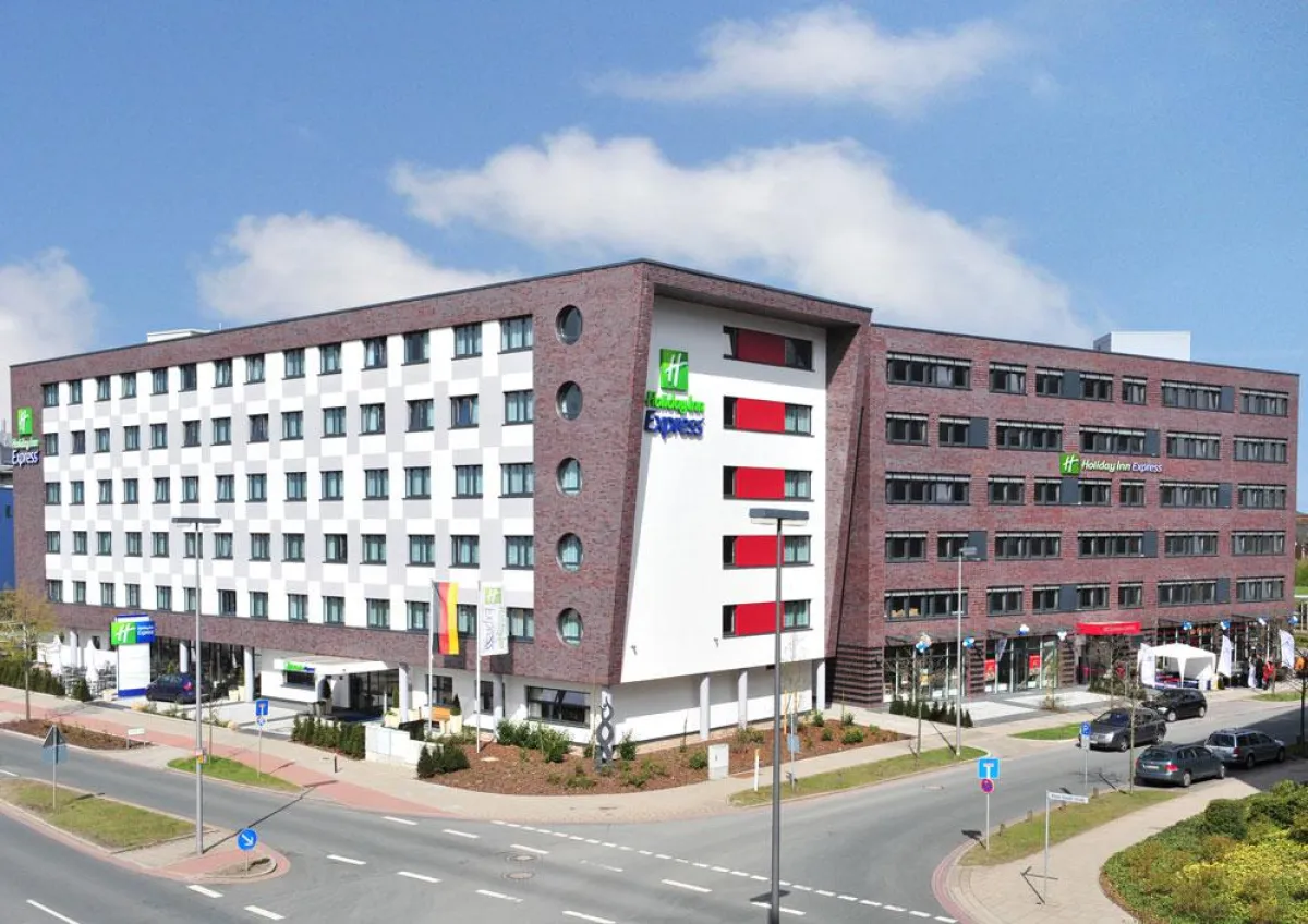 Das Holiday Inn Express Bremen Airport mit Sitz im EUROPA-CENTER Airportstadt