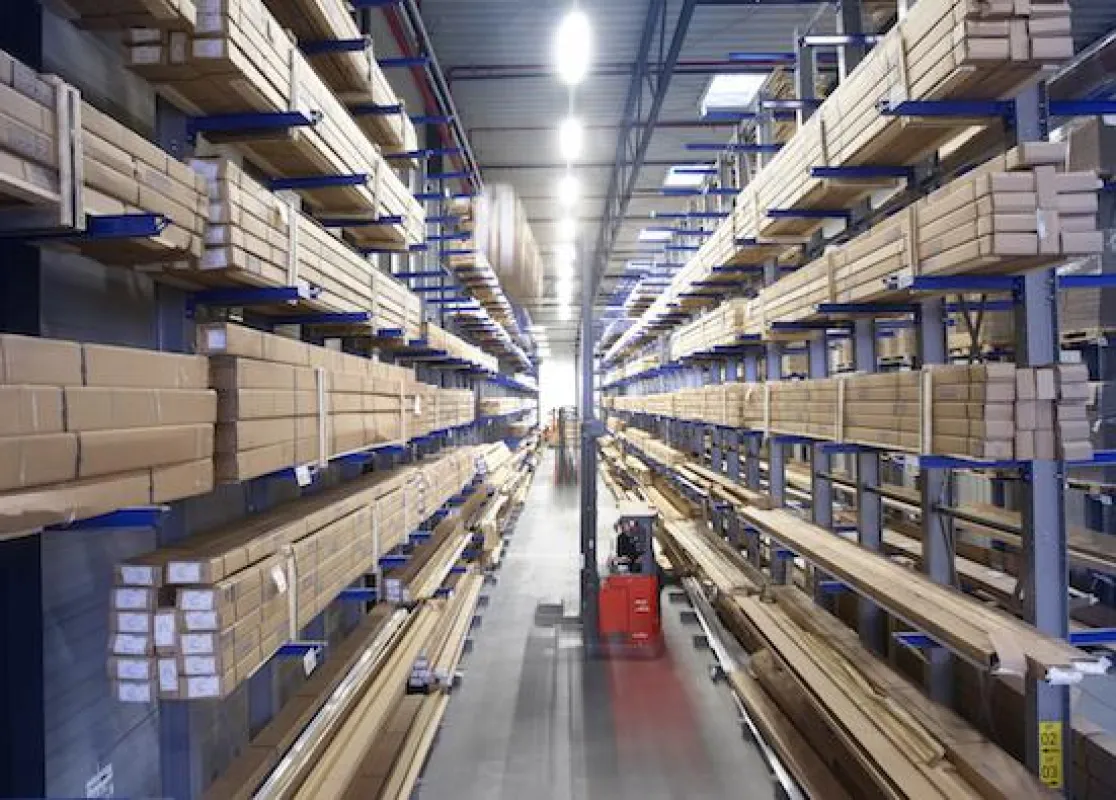 Lagerverwaltung im Adam Hall Distributionszentrum in Neu-Anspach
