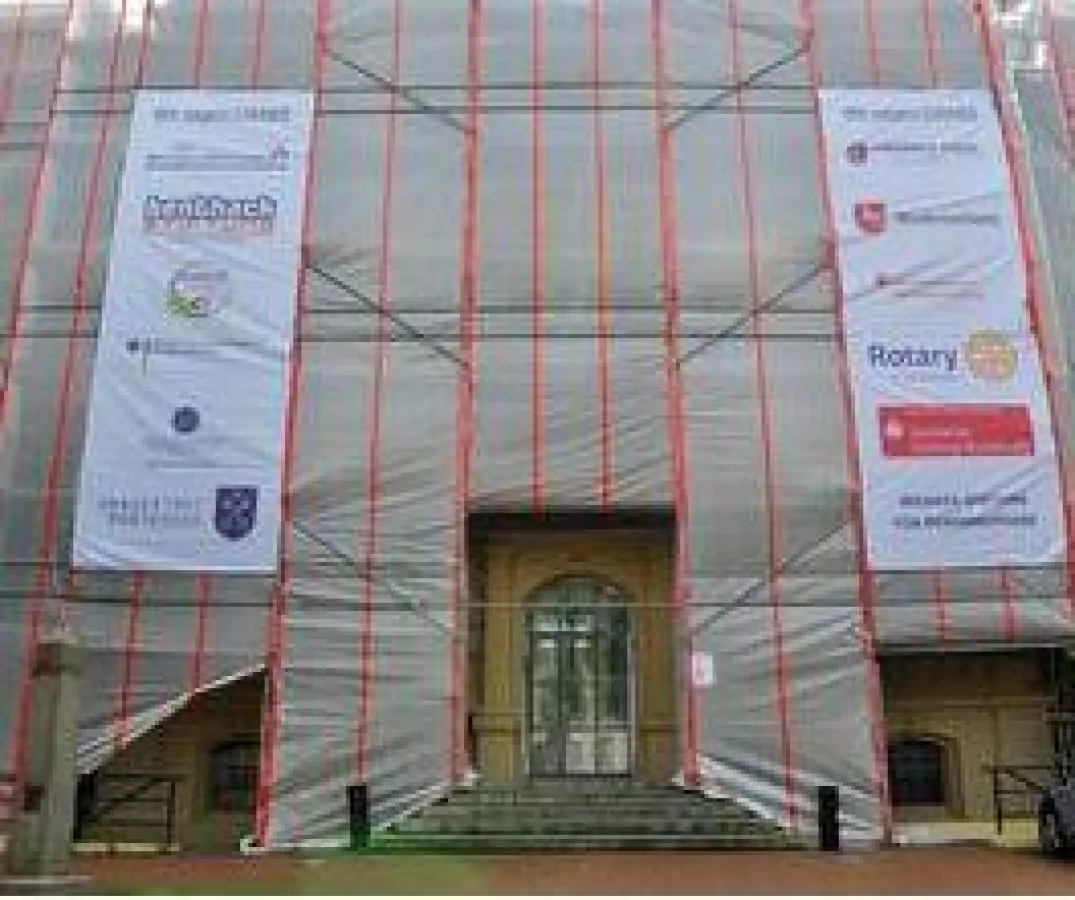 Mit Hilfe von Fördergeldern und Spenden konnte die Finanzierung der Sgraffiti-Restaurierung gesicher