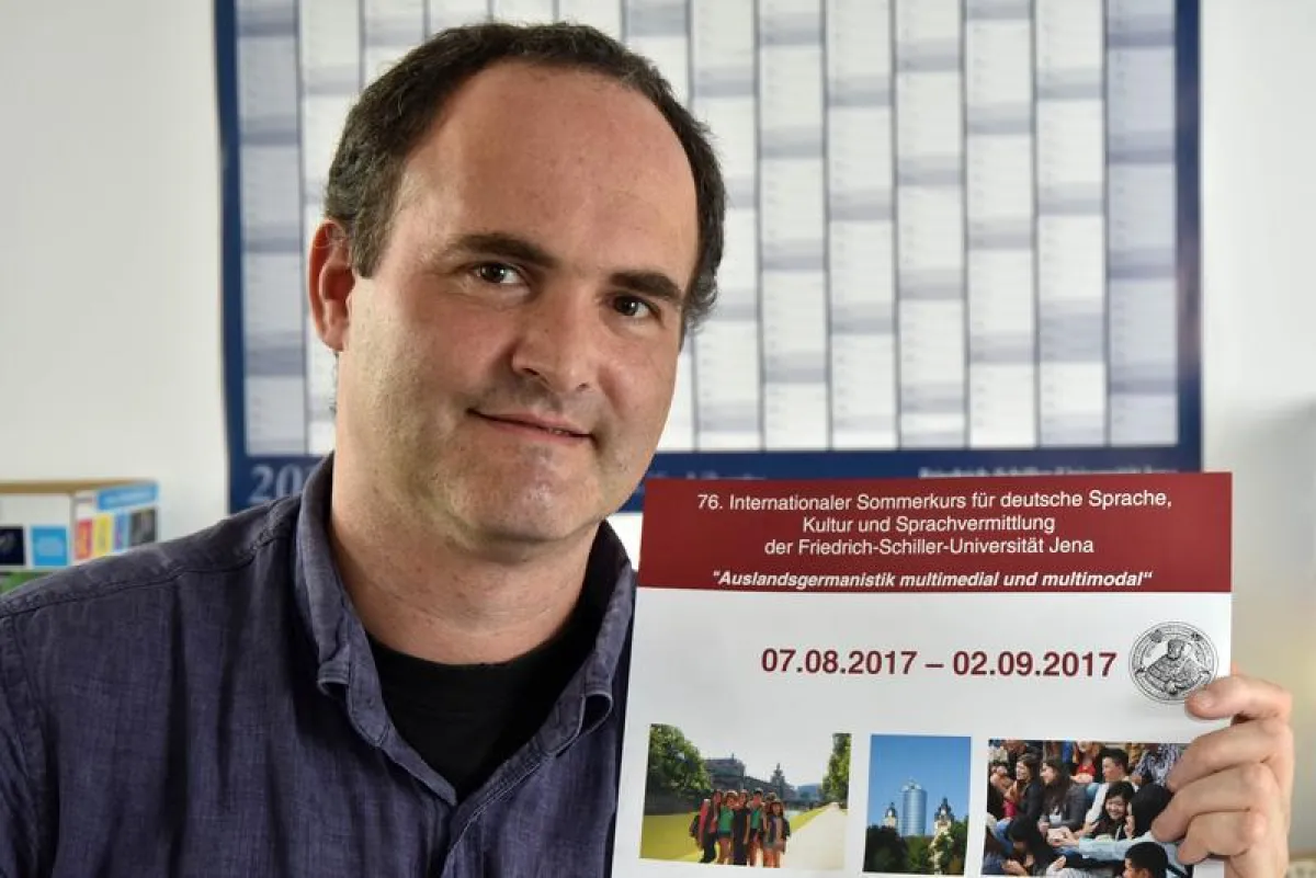 Dr. Thomas Müller von der Universität Jena leitet den 76. Internationalen Sommerkurs für deutsche Sprache, Kultur und Sprachvermittlung, der am 7. August startet. (Foto: Anne Günther/FSU)