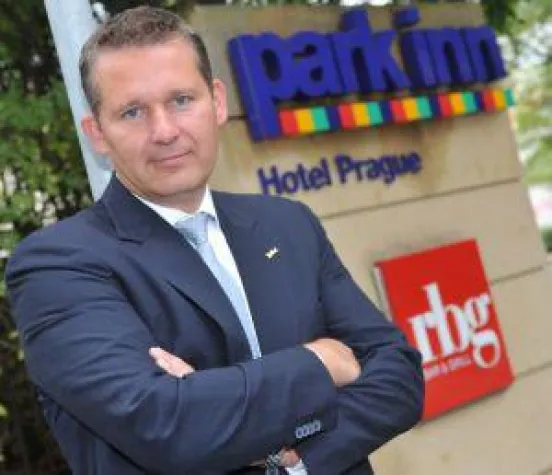 Bild: Miroslav Forejtek vom Park Inn Hotel Prag gewann den Worldwide Hospitality Award 2013
